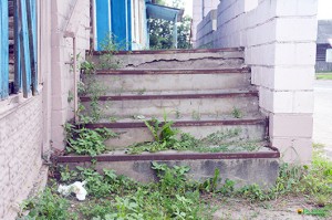 DSC_0042 «Высокие ганки» на улице Луначарского постепенно зарастают
