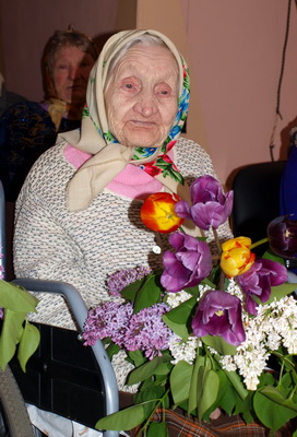 100-летний юбилей отметила одна из старейших жительниц Глусского района, уроженка деревни Косаричи Мария Макаровна Юневич