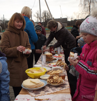 Блины, весна и скоморохи