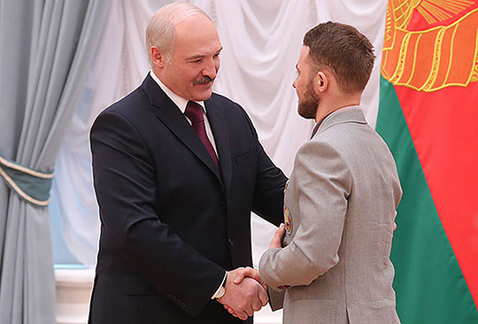 Президент вручил награды за спортивные достижения