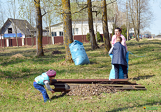 Республиканский субботник в Глуске (фоторепортаж)