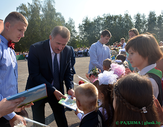 Прагучаў першы званок!