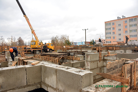 Строительство 60-квартирного дома началось в Глуске на улице Гагарина, 37