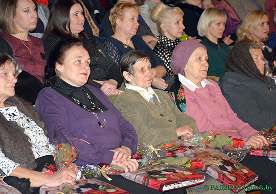 10 января в Глуске прошло торжественное собрание, посвященное Дню работников социальной защиты и 100-летию образования социальной службы (фоторепортаж)