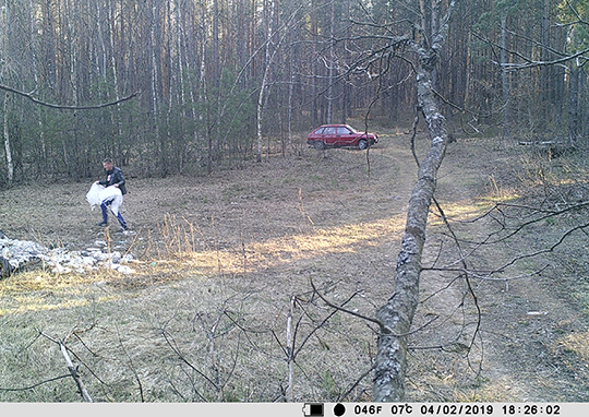 Вывез мусор в лес. Фотоловушка это «заметила»