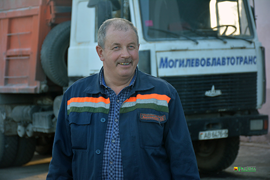 В Автопарке № 15 Пётр Горавиков работает седьмой год, а его общий водительский стаж – почти 30 лет