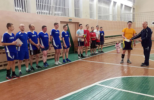 На базе Заелицкого учебно-педагогического комплекса прошел турнир среди мужчин по волейболу