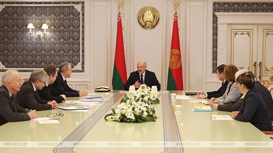 Лукашенко провел совещание по эпидемиологической ситуации в Беларуси