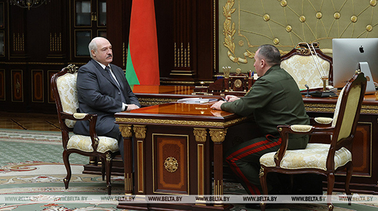 Президент Беларуси Александр Лукашенко принял с докладом министра обороны