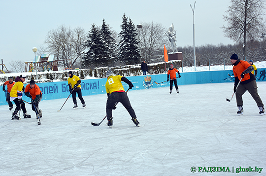Открытие хоккейной площадки в Глуске (фоторепортаж)