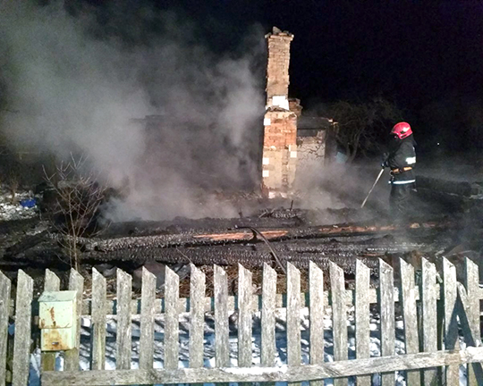 Пожар унес жизнь одного из последних жителей поселка Дзержинского, что в Катковском сельсовете