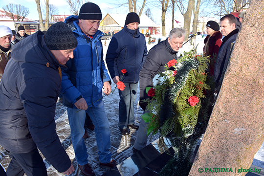 У памятны дзень, на памятным месцы