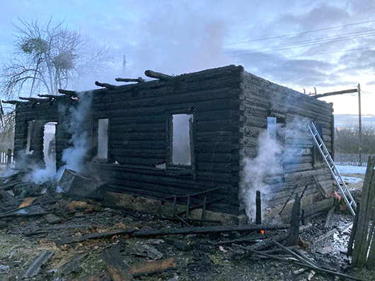 Два пожара и три жертвы: в Глусском районе продолжают гореть дома и гибнуть от огня люди