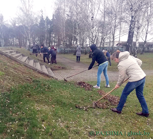 У Глуску праходзіць рэспубліканскі суботнік (фотарэпартаж)