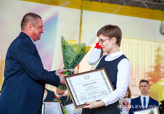 Спецпремией облисполкома награждена учащаяся гимназии Глуска Софья Сергеева