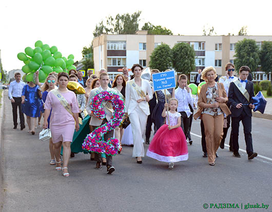 Выпускные вечера прошли в школах Глусского района (фоторепортаж)