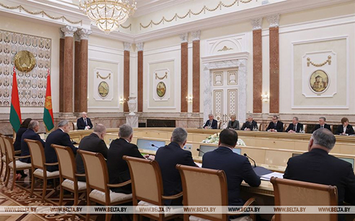Лукашенко: предложенные поправки в Конституцию Беларуси вызвали живой интерес