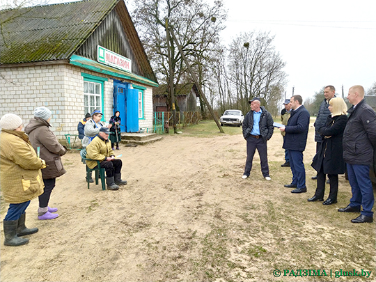 Сельский сход с участием депутата Парламента Светланы Шутовой прошел в глусской деревне Подлужье