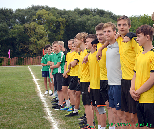 В Глуске состоялось открытие ежегодного турнира по футболу среди школьников на призы райисполкома (фоторепортаж)
