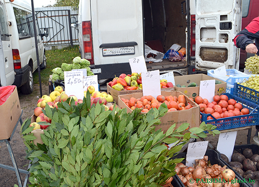 Осенние ярмарки в Глуске: овощи, фрукты и приветливые продавцы