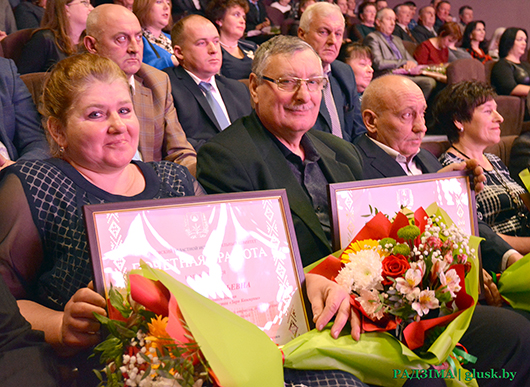 Накануне Дня работников сельского хозяйства в Глусском районе наградили лучших работников АПК
