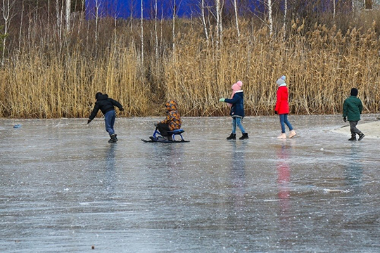 Председатель ОСВОД: детям нужно объяснять, что выходить на неокрепший лед крайне опасно