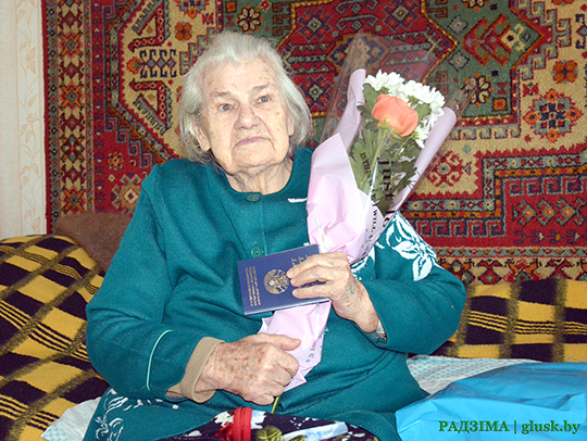 Поздравили со 100-летием. Свой сотый день рождения отметила 17 декабря жительница Глуска Варвара Ивановна Юркевич