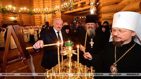 Рецепт мира от Лукашенко, стройка без “говорильни”, экспорт, дела военные и обет на Рождество. Подробности недели Президента