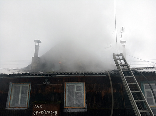 В Глуске на улице Советской горел дом