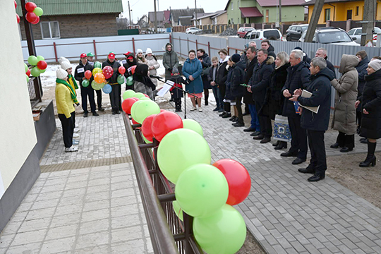 Сегодня состоялась церемония открытия детского дома семейного типа по улице Дорожной в Глуске