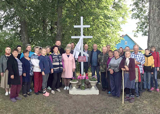 В память об утраченном храме. В деревне Ольница Глусского района на месте храма установили крест
