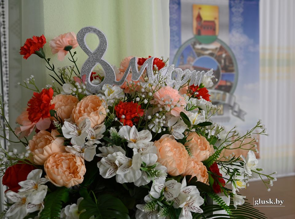 В Глуске прошло торжественное мероприятие, посвященное Дню женщин. Фоторепортаж