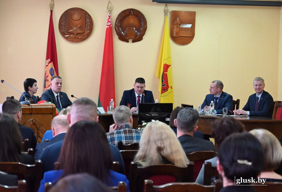 В Глуске состоялась первая сессия районного Совета депутатов 29-го созыва
