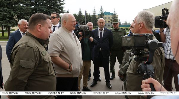 Лукашенко требует наряду с продукцией ВПК сохранить и наращивать на «Легмаше» выпуск товаров мирного назначения