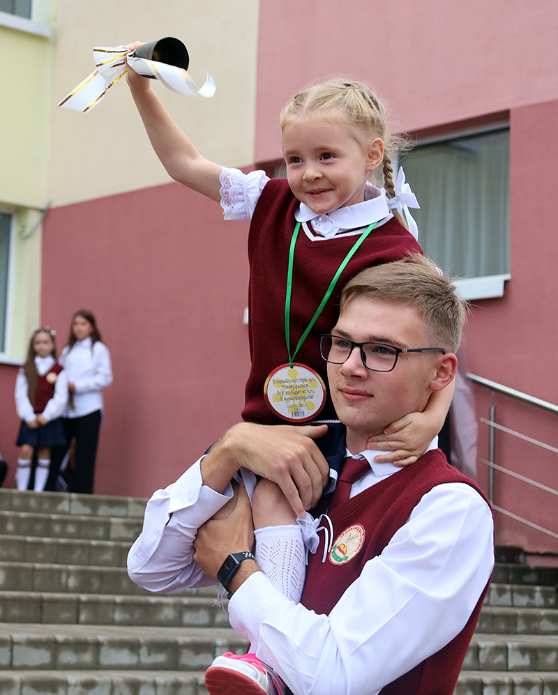 Праздник первого звонка в гимназии Глуска