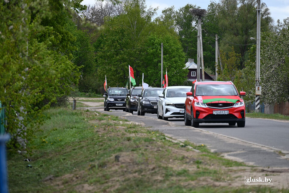 В Глуске прошел автопробег «Спасибо деду за Победу»