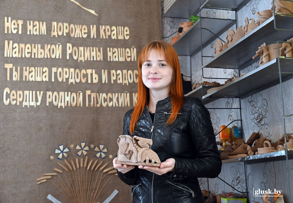 Молодой специалист Полина Семененко рассказала о работе в глусском Доме ремесел