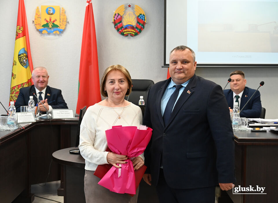 Почетной грамоты Глусского райисполкома удостоена начальник управления по труду, занятости и социальной защите Елена Кирей