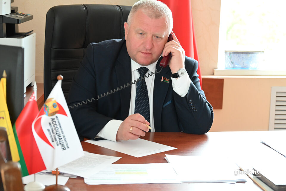Прием граждан и прямую линию провел в Глуске депутат Палаты представителей Национального собрания Республики Беларусь Олег Дьяченко