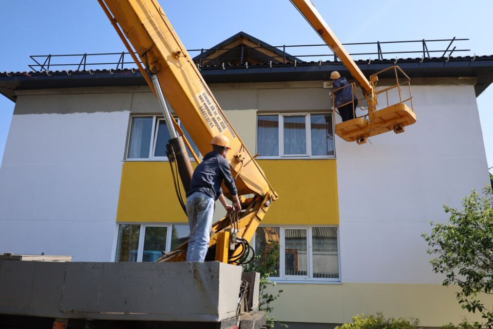 Капрамонт на вуліцы Інтэрнацыянальнай у Глуску