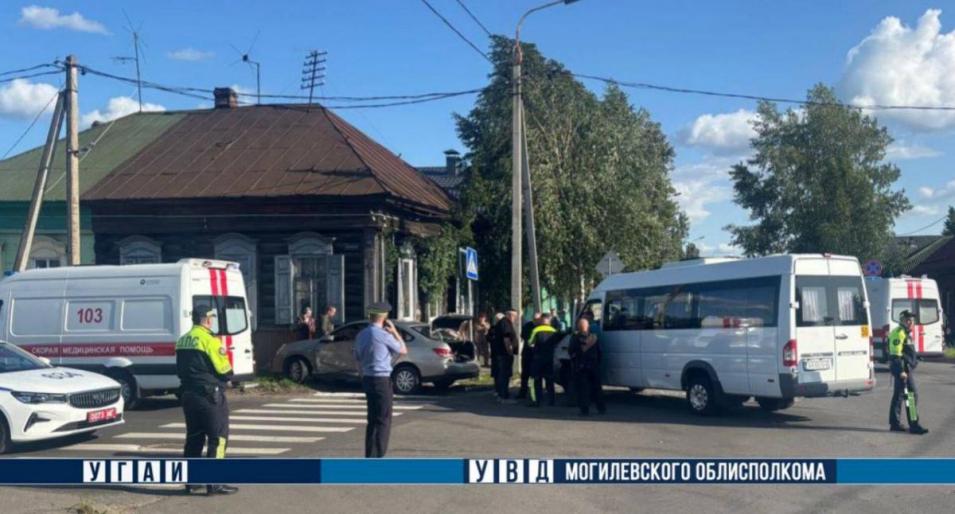 Маршрутка и Nissan столкнулись в Бобруйске