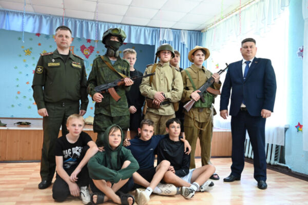 Военно-патриотический квест «Защитники от Великой Победы к современности» прошел в лагере «Городок»