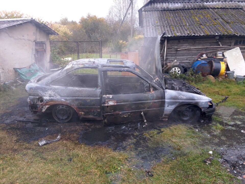 В деревне Крюковщина горел автомобиль