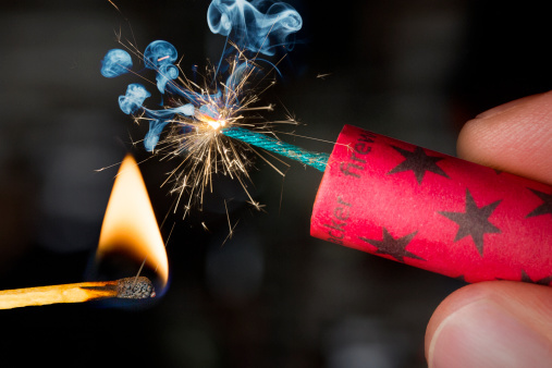 Глусский РОЧС. Петарды и хлопушки — взрослым и детям не игрушки!