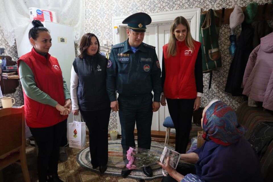 Поздравления с Днем пожилых людей принимали узники фашистских концлагерей Анастасия Мироновна Фомова и Нина Дмитриевна Филончик