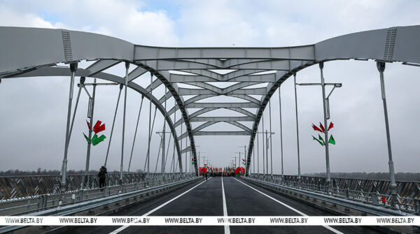 Александр Лукашенко в Мозыре открыл обновленный мост через Припять
