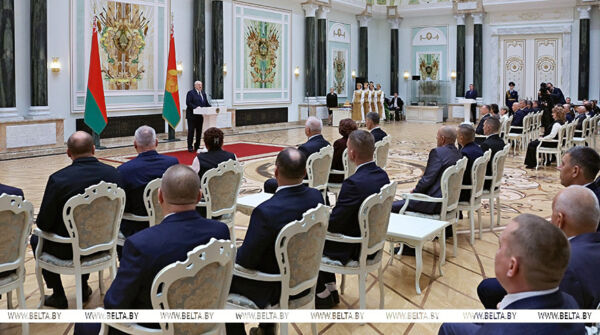 «Вами гордится страна!» Александр Лукашенко вручил награды заслуженным аграриям Беларуси