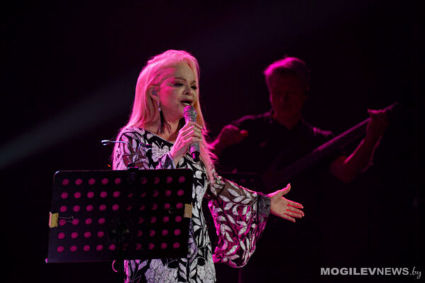 Лариса Долина с сольным концертом выступила в Могилёве