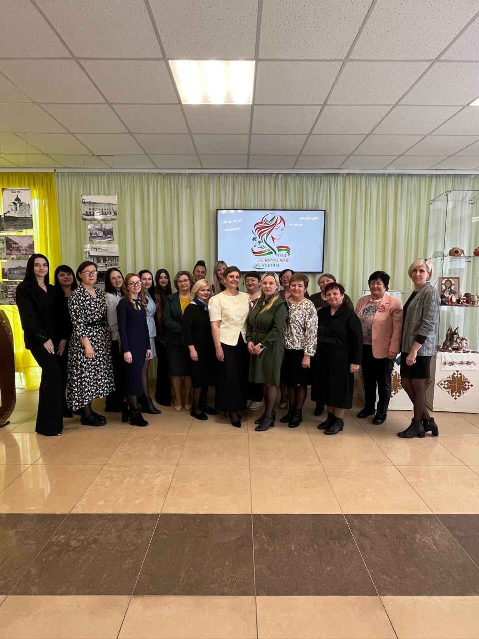 Заседание дамской гостиной провели для ветеранов педагогического труда и молодых работников системы образования района в  Глуске
