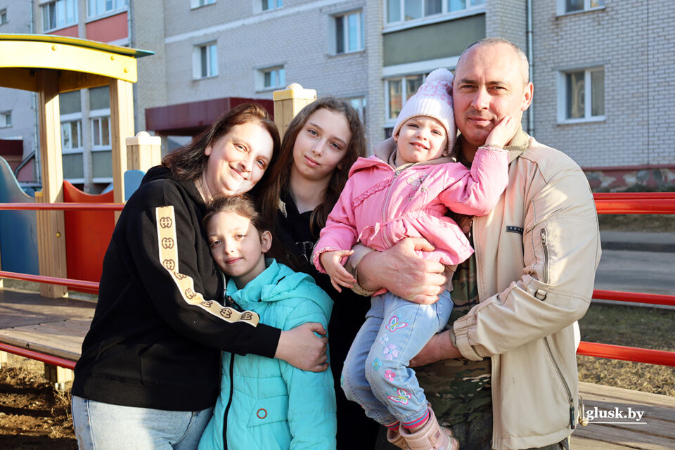 Нет ничего дороже. Встретились с многодетной семьей из Глуска Светланы и Николая Коржнёвых